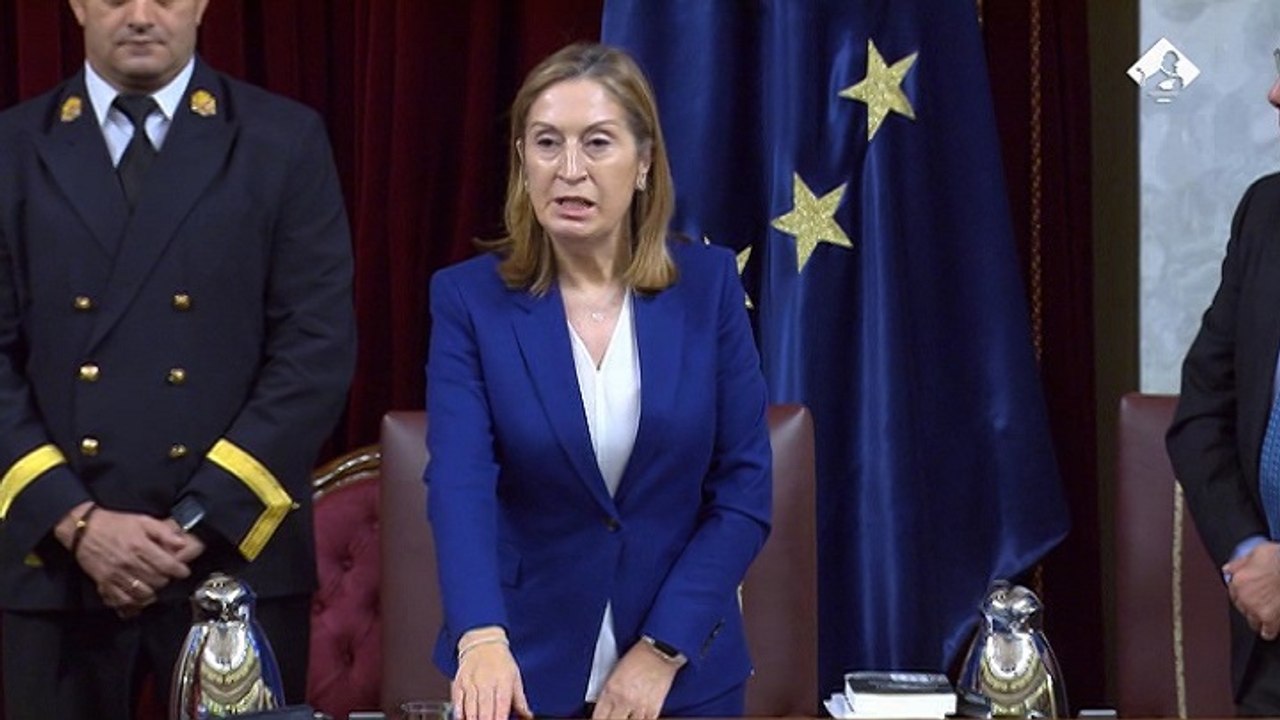 Batet y los miembros de la Mesa del Congreso juran y prometen sus cargos