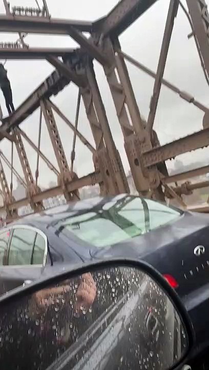 Good Guy Saves Man on Brooklyn Bridge
