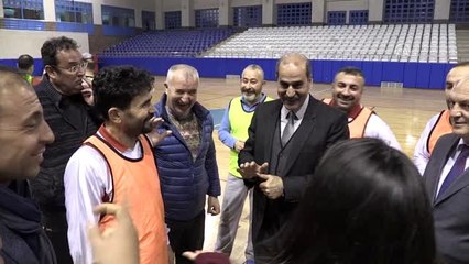 Polislerle engelliler dostluk maçı yaptı