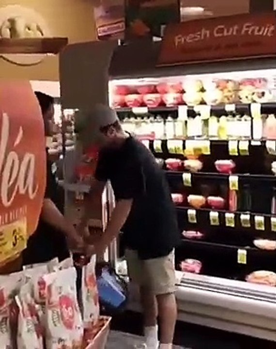 Un jeune pensait pouvoir sortir du magasin avec toutes ces bouteilles d'alcool sans payer !