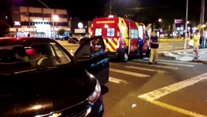 Mulher sofre fratura após ser atropelada na Avenida Brasil