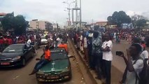 Après plus de 4 heures de marches, les manifestants arrivent sur l'Autoroute le Prince.Après plus de 4 heures de marches, les manifestants arrivent sur l'Autoroute le Prince.