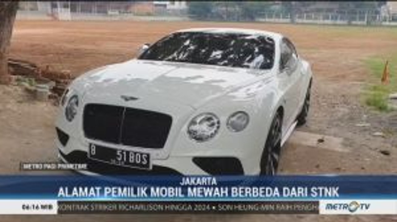 Petugas Gabungan Razia Mobil Mewah Penunggak Pajak