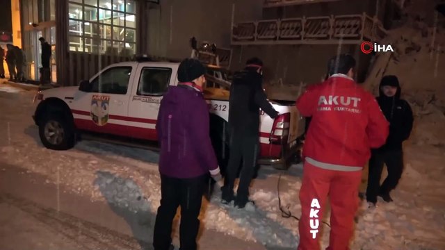 Kayıp 2 dağcıyı arayan ekipler sabahın ilk ışıklarında arama çalışmalarına yeniden başladı