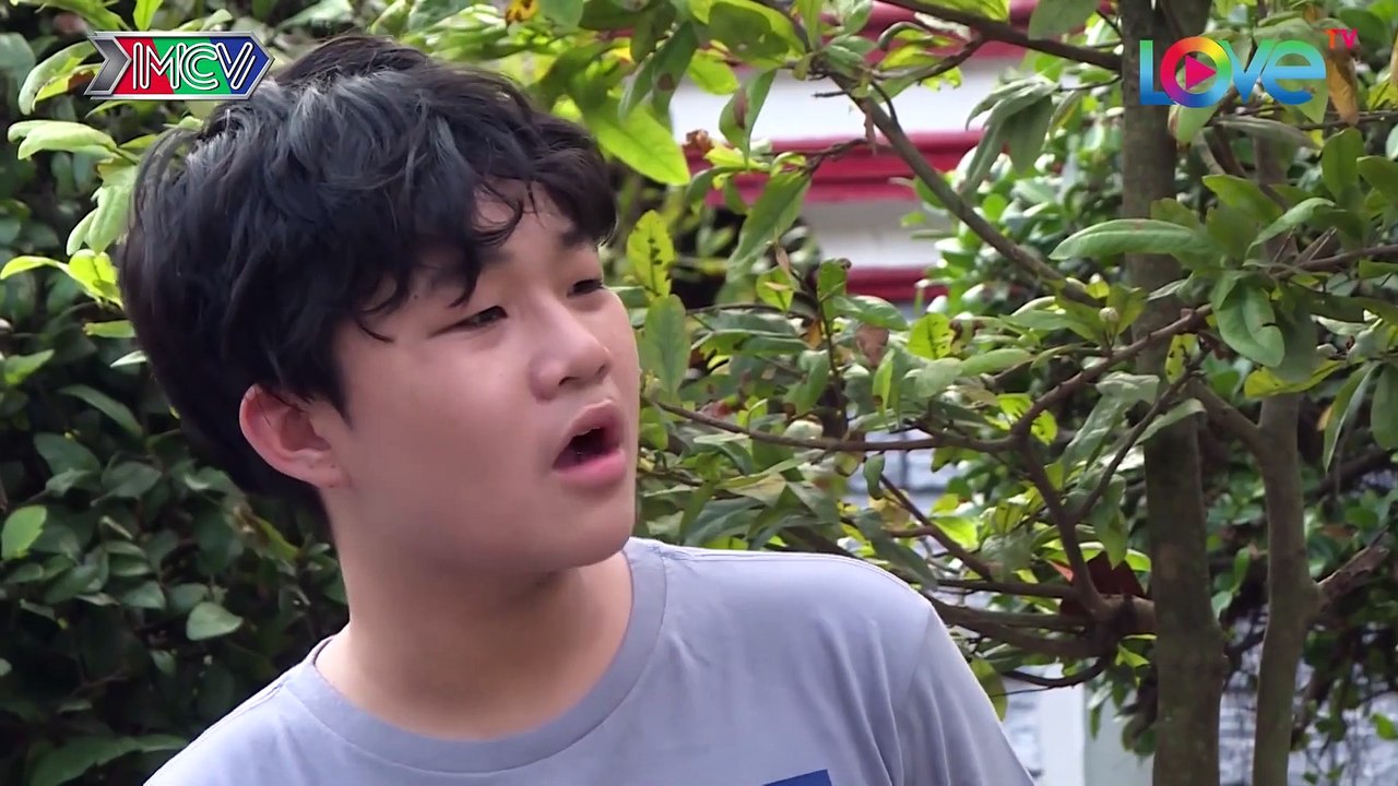 Kenji và Việt Thi bất ngờ HẸN HÒ riêng khiến ba mẹ phải lén RÌNH RẬP 