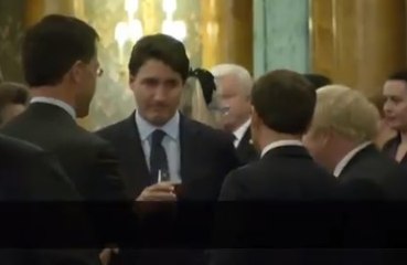 Dedikodu yaparken yakalandılar