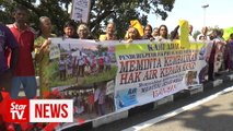 Estate workers stage protest outside Parliament