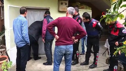 Kahvaltayı beğenmeyince annesini rehin aldı