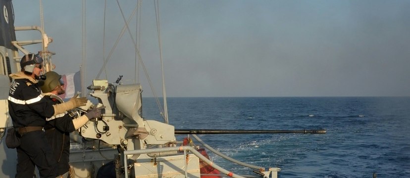 En mer Noire, un navire français joue au chat et la souris avec les Russes