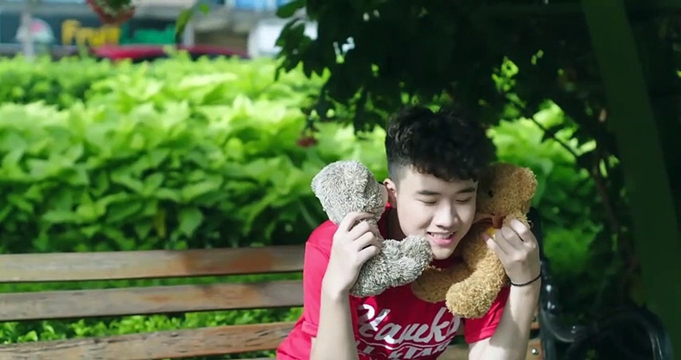 MON HOÀNG ANH - VÌ EM GIỐNG MẸ ANH (OFFICIAL MV ) #VEGMA 