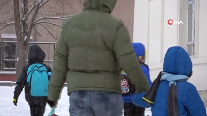 Ardahan'a beklenen kar yağdı