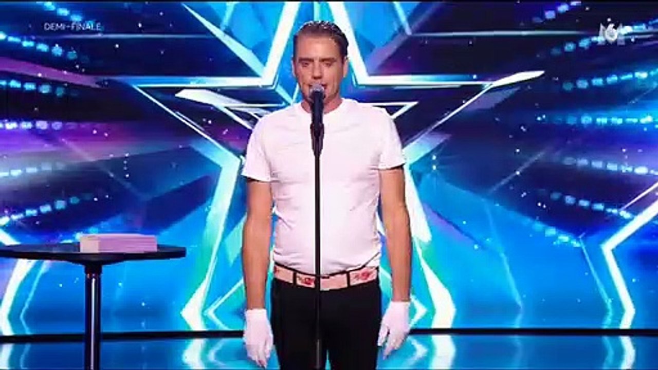 Découvrez le geste du chanteur Philippe Katerine lors de la demi-finale de "Incroyable Talent" qui a scandalisé les internautes - VIDEO