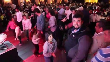 Başkan Aras, engellilerle birlikte halay çekti