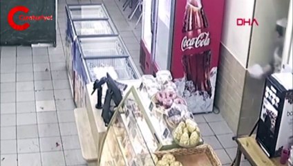 Kan donduran olay!  Ailesini katleden üvey babasından böyle kaçtı