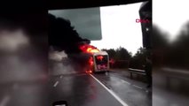 Arnavutköy'de facianın eşiğinden dönüldü; yolcu minibüsü alev alev yandı 3