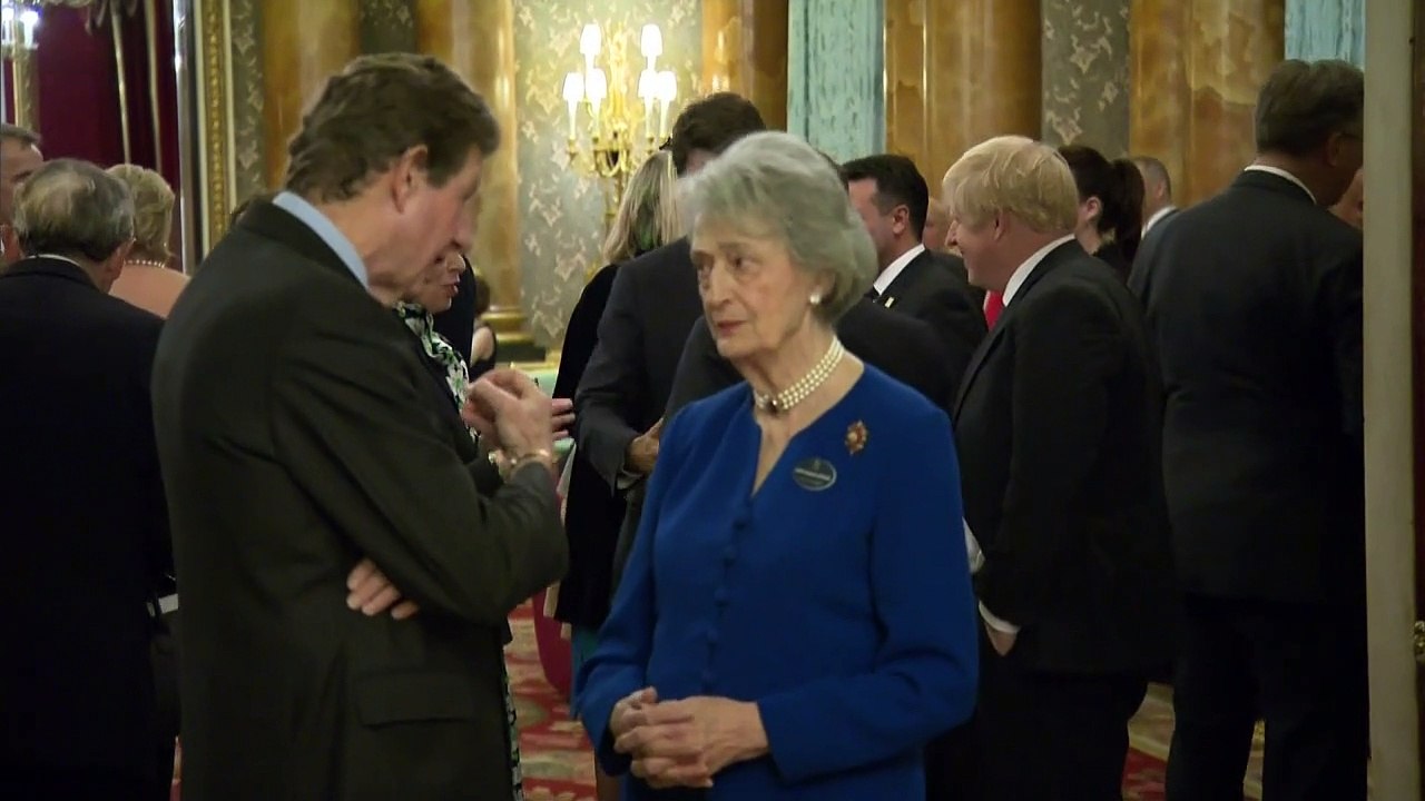 Justin Trudeau caught appearing to gossip about Donald Trump