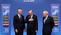 NATO Genel Sekreteri Stoltenberg ve İngiltere Başbakanı Johnson, fotoğraf çekilmeyi unutan Erdoğan'ı uyardı