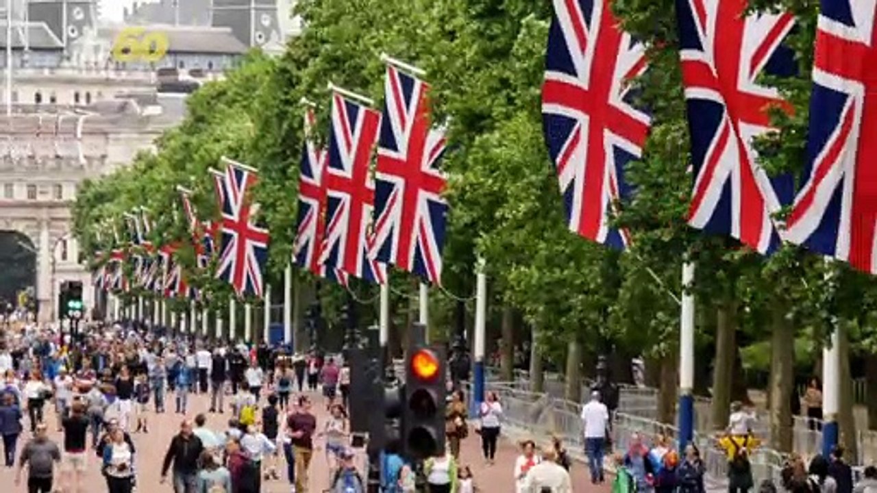 Gifts For Your Royally Obsessed Friends That Will Make Them Bow Down