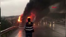 Arnavutköy'de facianın eşiğinden dönüldü; yolcu minibüsü alev alev yandı