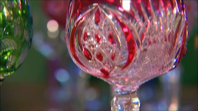 Cristallerie de Saint-Louis-lès-Bitche : comment sont fabriqués les verres à vin et les carafes ?