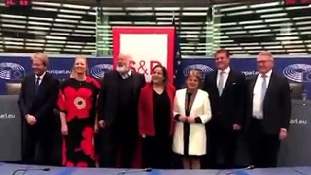 I NUOVI COMMISSARI EUROPEI CANTANO BELLA CIAO AL PARLAMENTO EUROPEO