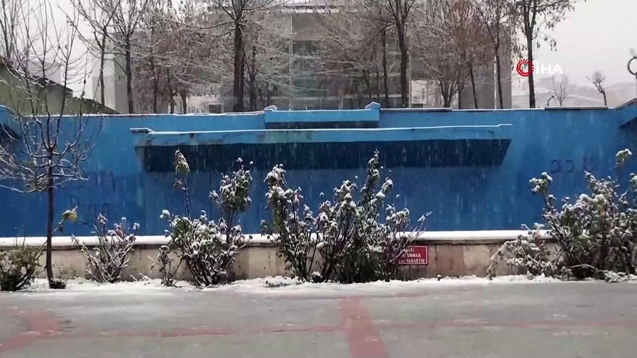 Kütahya kent merkezi beyaza büründü