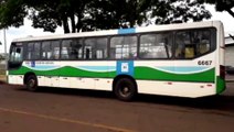 Ônibus do transporte coletivo se envolve em acidente no Bairro Esmeralda
