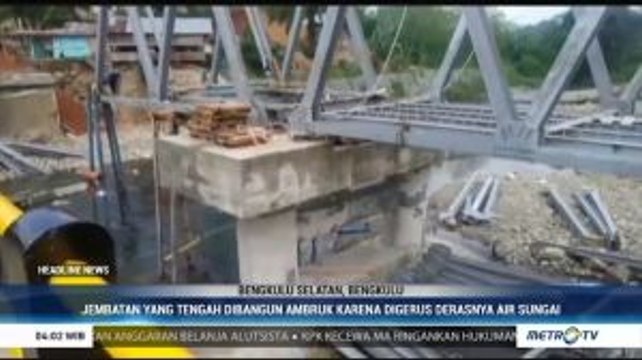 Jembatan Ambruk Karena Digerus Derasnya Air Sungai