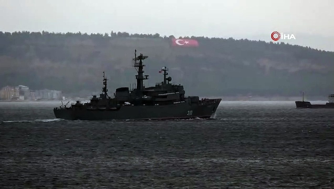 Rus savaş gemisi Çanakkale Boğazı'ndan Marmara Denizi'ne Doğru İlerliyor