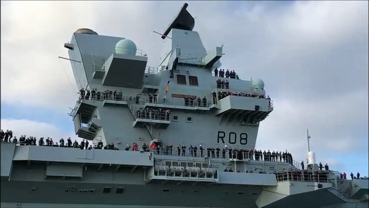 HMS Queen Elizabeth sails into Portsmouth