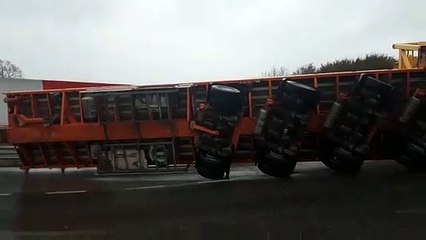 Ülkenin en büyük rüzgar enerji santraline gidiyordu! Kocaeli'de devrildi