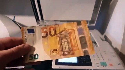 Il tente de photocopier un billet de 50 euros, ce qui se passe est incroyable