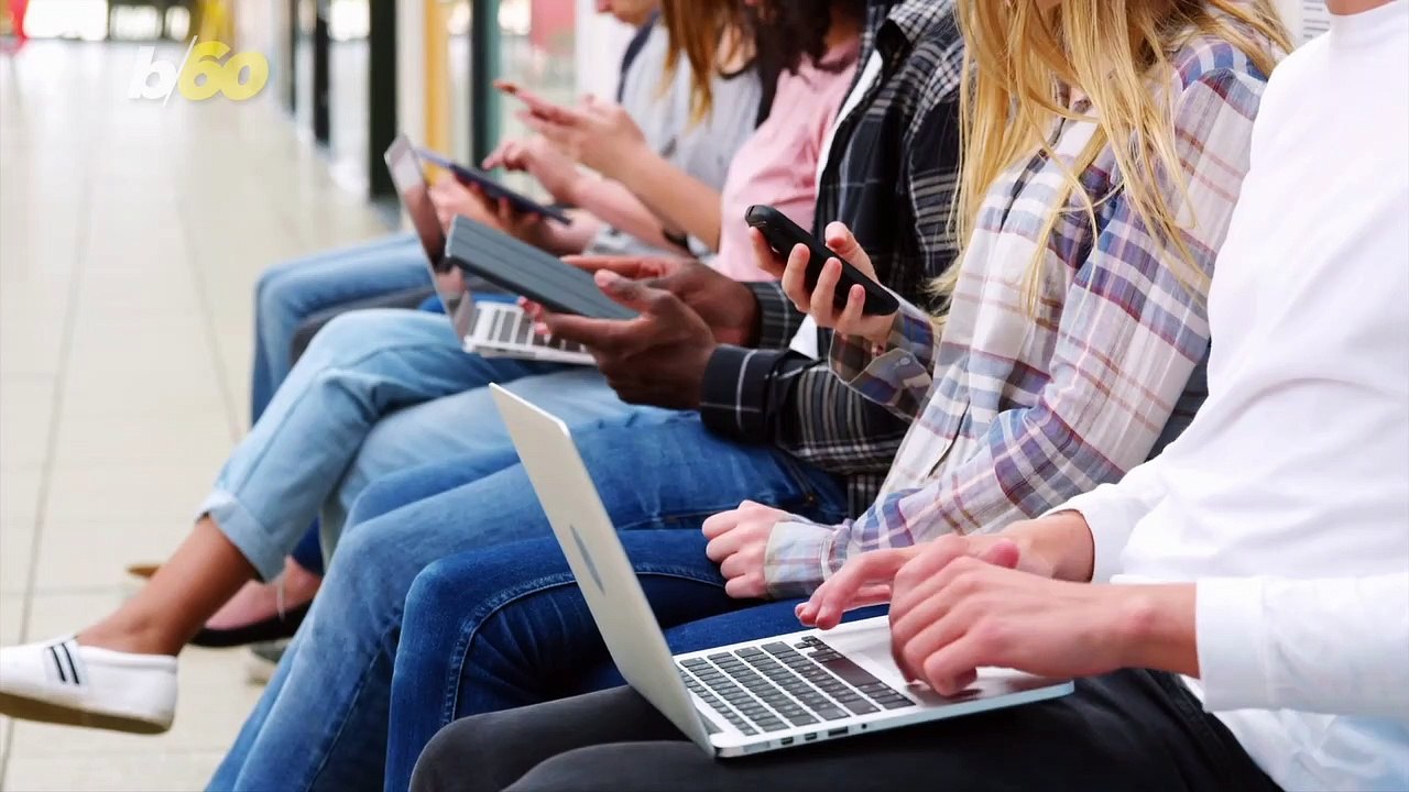 How Social Media Messes With Your Brain