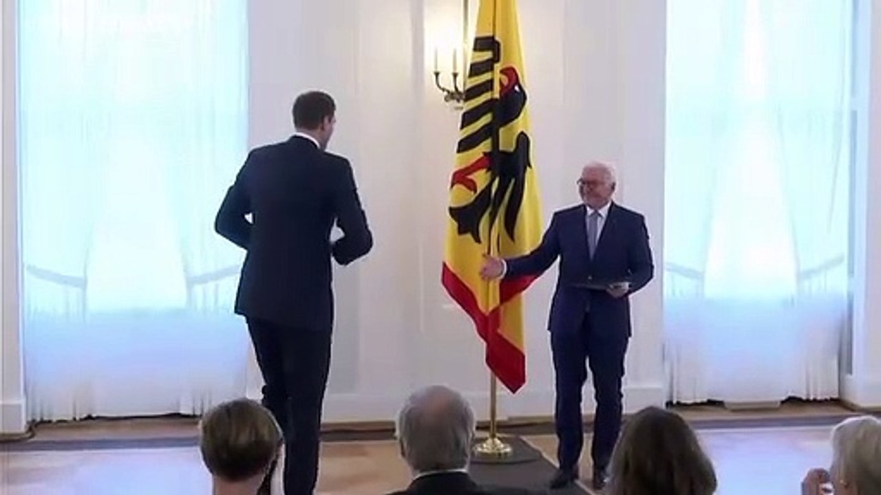 Ehrung für Dirk Nowitzki - Basketball-Legende erhält Bundesverdienstkreuz
