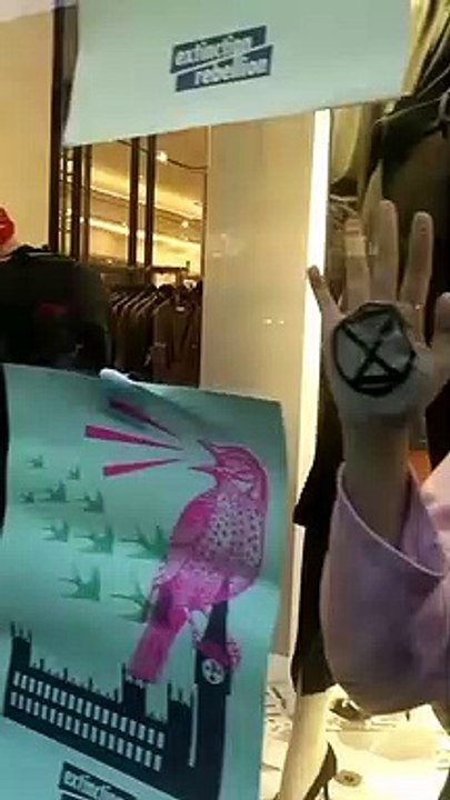 'Estamos pegados': la acción de Extinction Rebellion