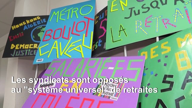 Slogans, pancartes et banderoles : les militants s'activent à la veille de la grève