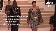 Chanel célèbre l'excellence des métiers d'art lors d'un défilé à Paris