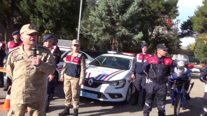 Nizip jandarmasından öğrenciler ve engellilere Gaziantep gezisi