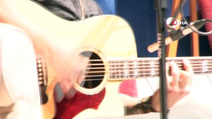 Gökhan Türkmen “Hemdem” konseri ile sevenlerine unutulmaz bir gece yaşattı