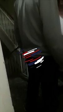 Otizmli çocuğun sesinden rahatsız olup komşusunun kapısına bıçakla dayandı