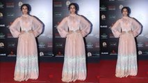 Rakul Preet Singh Looking Fabulous in plunging neck gown at filmfare glamour & style awards 2019