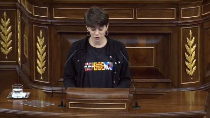 La diputada de ERC cita a los cargos presos antes de leer la lista de electos