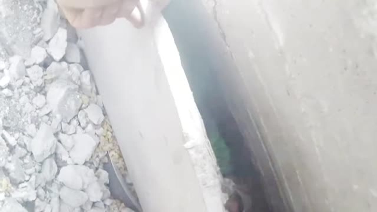 Dramático rescate de varios niños tras un nuevo bombardeo en Siria