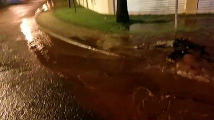 Internauta registra vazamento de água no Bairro Tropical