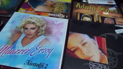 Asırlık plaklar tamir ederek ilk günkü haline getiriyor