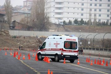 Ambulans şoförleri kıyasıya yarıştı