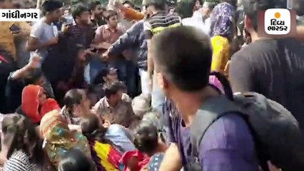 બિન સચિવાલયની પરીક્ષામાં ગેરરીતિઃ આંદોલનકારીઓને સમર્થન આપવા ગયેલા હાર્દિક પટેલનો પરીક્ષાર્થીઓએ હૂરિયો બોલાવ્યો