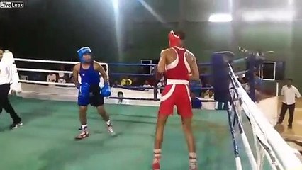 Hakem ne yapacağını şaşırdı! Aynı anda nakavt oldular