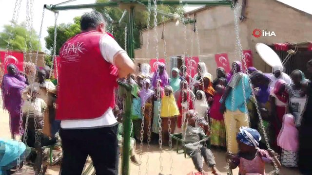 - Afrikalı kimsesiz çocukların ilk dönme dolap sevinci kamerada