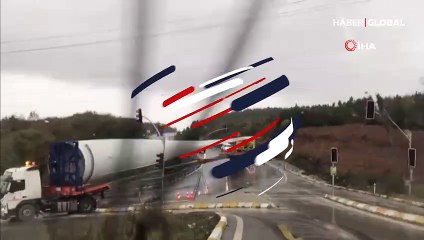 Dev kanadı taşıyan TIR saniye saniye böyle devrildi
